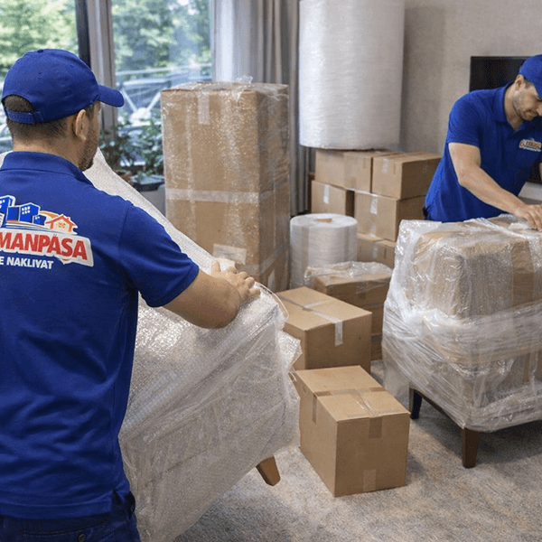 Eşyaları ambalajlayıp güvenli taşımayı sağlar.